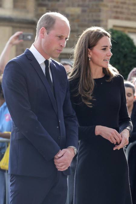 La pareja suele ser fotografiada cogida del brazo en actos y eventos oficiales, como el estreno de la última película de la saga James Bond.