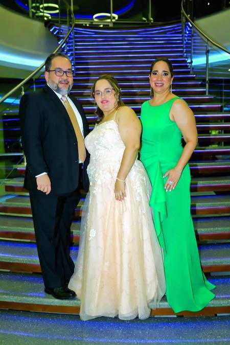 Inolvidables momentos en familia durante la Prom de los Seniors de la Santa María del Valle (segunda parte)