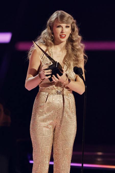 Taylor Swift arrasó en los American Music Awards 2022: “Mis fans me dan felicidad”