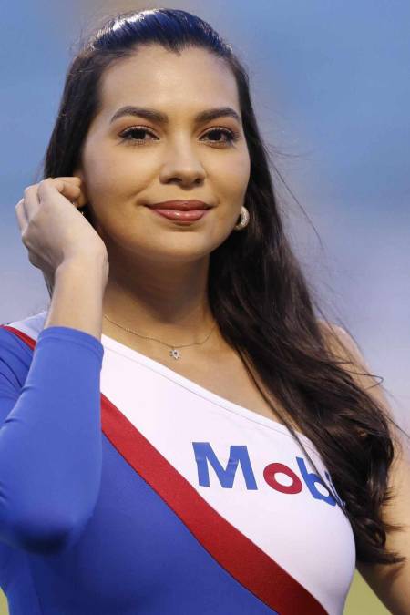 Las bellas chicas engalanaron en el Estadio Olímpico previo al último encuentro de la jornada 11 del torneo Apertura 2023.