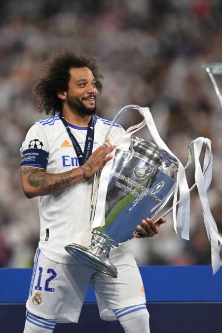 Marcelo se encargó de levantar la Copa 14 conquistada por el Real Madrid.