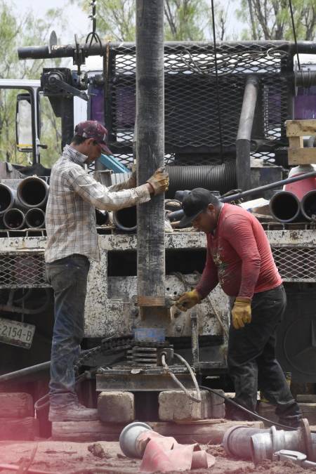 El presidente mexicano, Andrés Manuel López Obrador, afirmó este lunes que analiza la ayuda de equipos de rescate internacionales, si es necesario para sacar a los 10 trabajadores atrapados en la mina de Sabina, en el norteño estado de Coahuila.