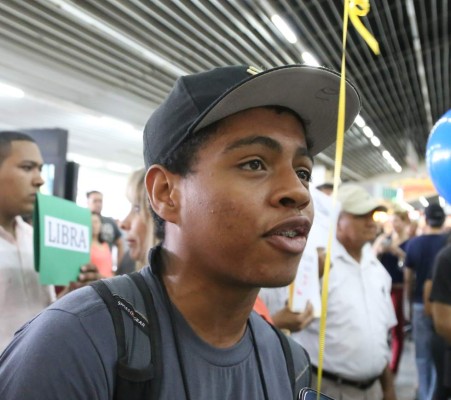 Escuela Internacional Sampedrana brilla en debate latinoamericano