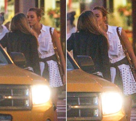 Cara Delevingne se besa con Karlie Kloss