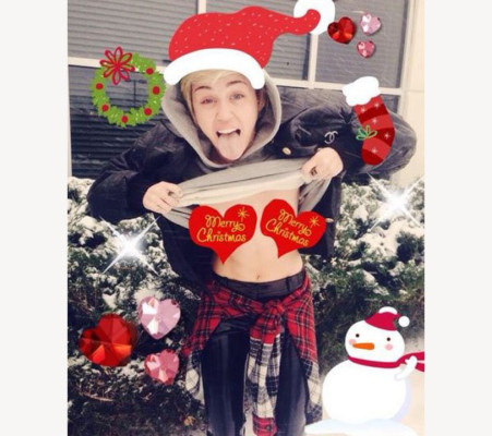 Miley se exhibe con atuendo navideño