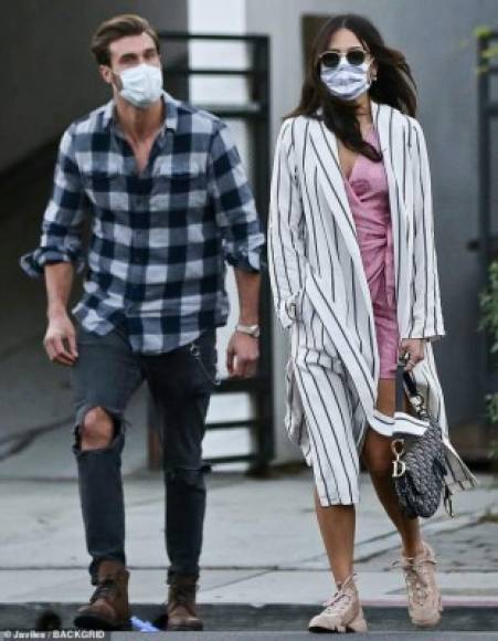 La actriz y el modelo fueron vistos saliendo del restaurante 40Love de Los Ángeles después de cenar juntos.