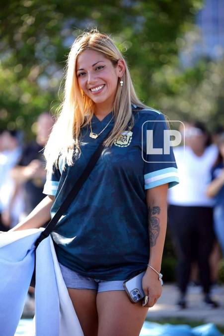 ¡Qué bellezas! Las chicas que cautivan en el partido Argentina-Honduras en Miami