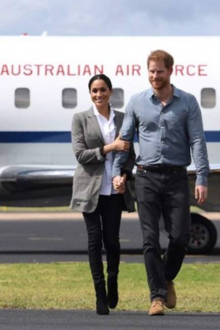 Para su segundo día de deberes Meghan Markle cambio sus vestidos formales a un estilo casual para visitar Dubbo junto a Harry.<br/>