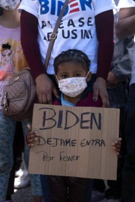 Migrantes hondureños claman a Biden que los deje entrar a Estados Unidos