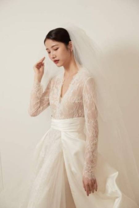 WHISPER BRIDAL se lanzará oficialmente en pasarela este 05 de octubre. La colección será distribuida en Asía, en países como Shanghai y Hong Kong. También estará disponibles en boutiques de Estados Unidos.