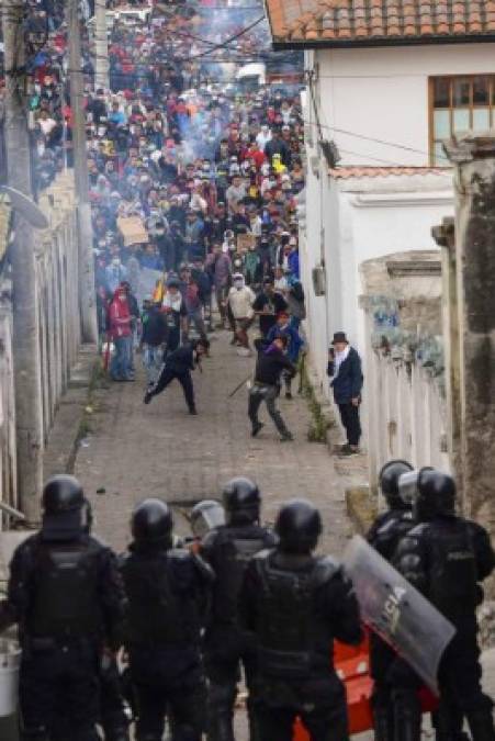Arde Ecuador: Dramáticas imágenes de las violentas protestas en Quito