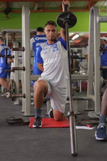 Alex López en los trabajos de gimnasio.