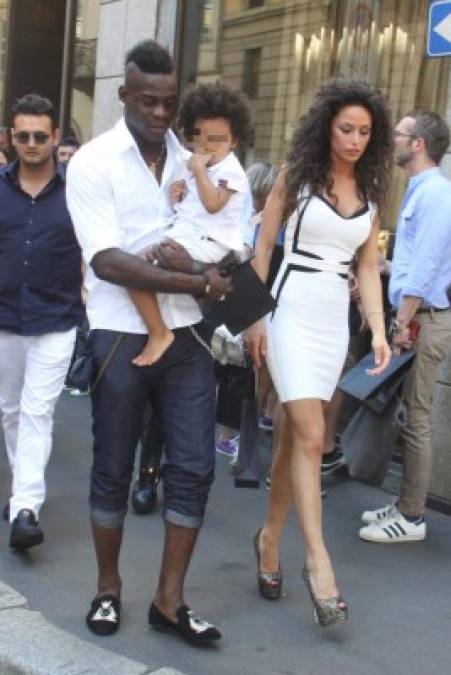 La famosa showgirl que tuvo una hija (Pia) con el futbolista Marco Balotelli.