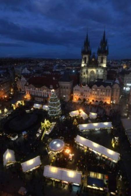 En Praga, República Checa, el mercado de Navidad es una de las tradiciones imperdibles para los locales y extranjeros.