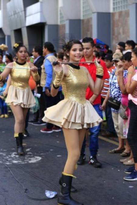 Jimena Fernández del instituto Jesús de Nazareth acaparó las miradas con su hermosura.