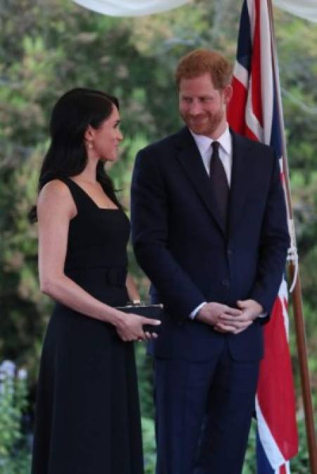 La visita de los duques terminará mañana miércoles al mediodía, antes de lo previsto, pues Harry quiere volver al Reino Unido para ver el partido de Croacia vs Inglaterra en la semifinal del Mundial de Rusia 2018.<br/>