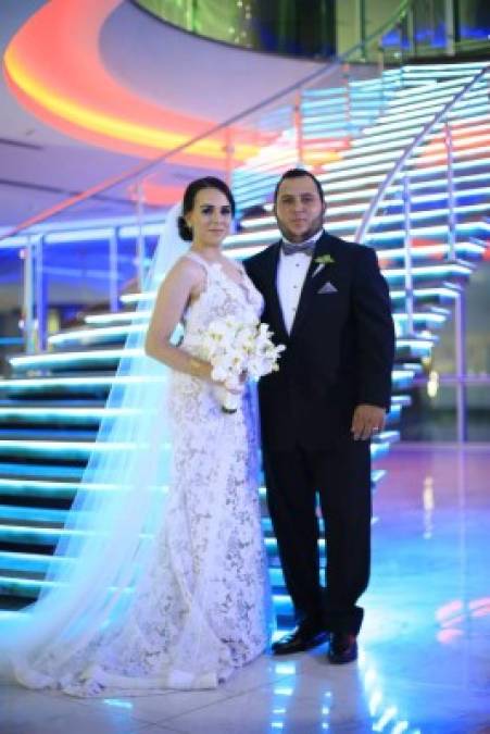 Elisa Vega y Gilberto Moreno tuvieron un enlace de ensueño con 500 invitados.