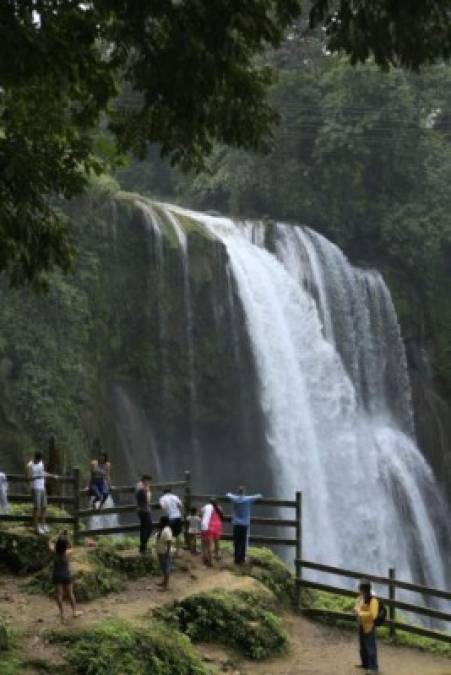 Ubicadas en el pintoresco pueblo de San Buenaventura, esta cascada está considerada entre las más bellas de Centroamérica. El balneario cuenta con varias actividades para los turistas, entre estas el canopy de nueve estaciones, piscina, juegos infantiles, senderos, restaurante, cabañas y canchas de fútbol.