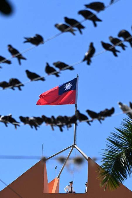 Así fue retirada la bandera de Taiwán de embajada en Tegucigalpa