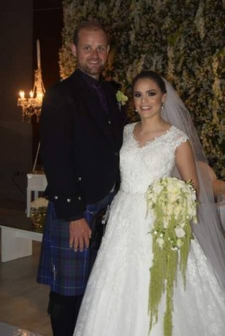 Steven Lindsay y Miriam Reyes se casaron en SPS.