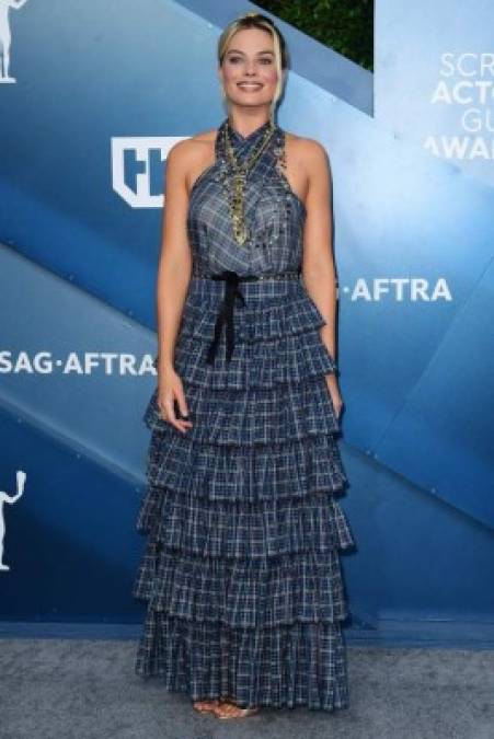 La actriz australiana, Margot Robbie, también desfiló por la alfombra roja de los SAG.