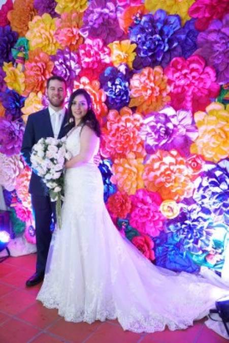 Alex Vipond y Eva Espinal se casaron en una velada en Copán Ruinas.