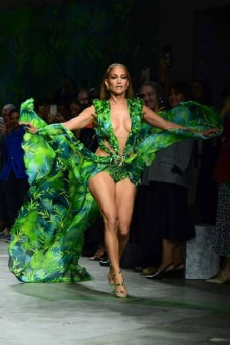 JLo lució simplemente maravillosa con un vestido que transportó casi 20 años atrás.