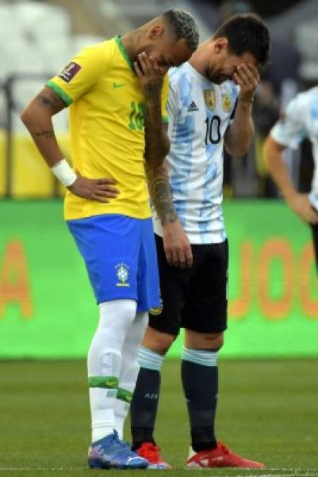 Las risas entre Messi y Neymar previo al partido.