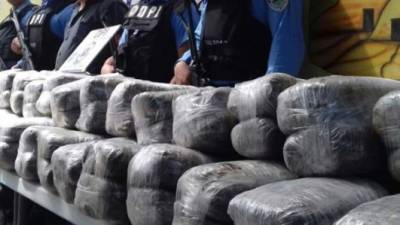 Las autoridades lograron decomisar hoy un total de 485 libras de supuesta marihuana en Olancho. Foto Archivo.