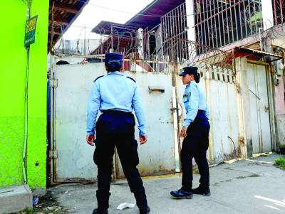 Propietario de taxis vip y comerciante mueren al ser atacados por sicarios