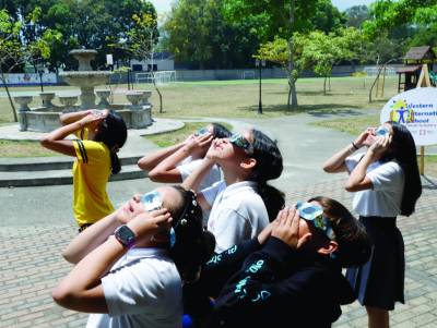 Raros y excepcionales, ocurren aproximadamente cada 18 años y no siempre en la misma ubicación.