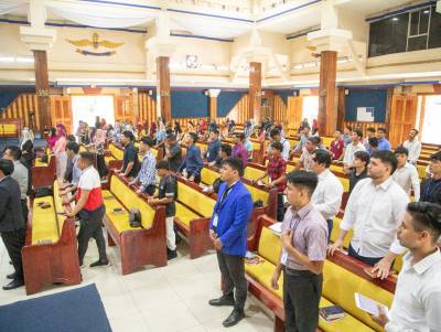 Jóvenes de la Iglesia La Luz del Mundo.