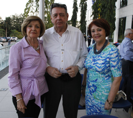 Afife Kattán de Larach es homenajeada por Banco del País