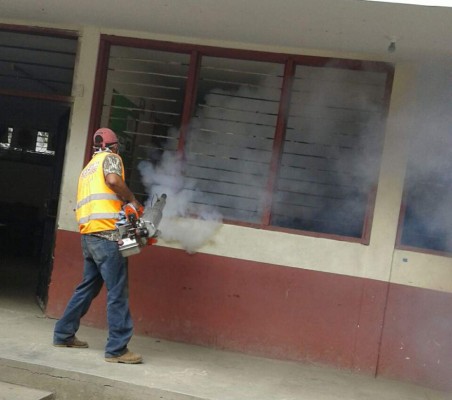 Padres inician limpieza de centros educativos en San Pedro Sula