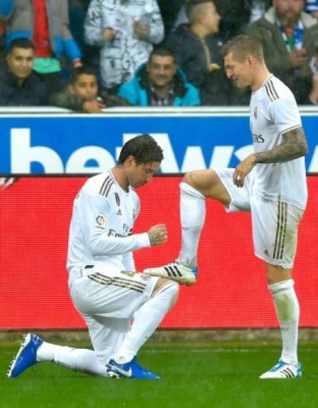 Sergio Ramos tuvo este detalle con Toni Kroos, quien le dio la asistencia para su gol con un toque de calidad.