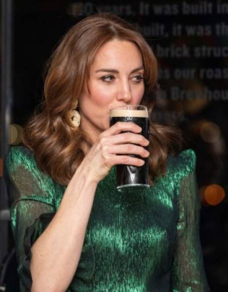 La Guinness Storehouse es la principal atracción para visitantes en la capital irlandesa, que cuenta la historia de la famosa bebida. Allí la pareja conoció a una variedad de personas de los sectores de las artes creativas, el deporte, los negocios y la caridad.