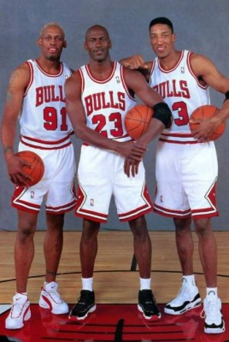 De los Spurs saltó a los Bulls de Michael Jordan y Scottie Pippen. Rodman cuenta la anécdota de sus primeros minutos como jugador de Chicago y de cómo tuvo que pedir perdón a Pippen.