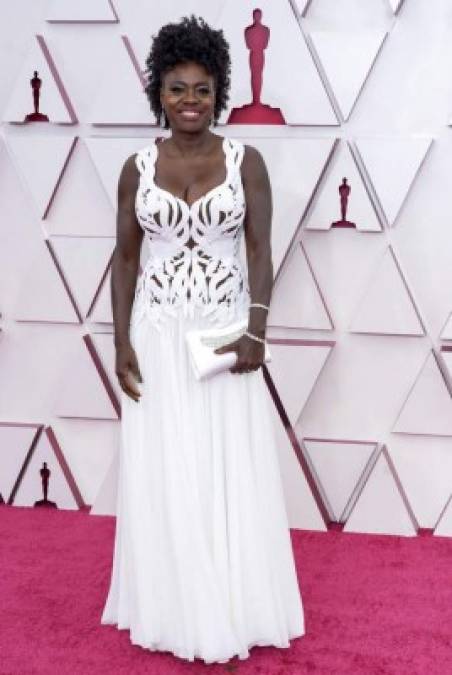 Viola Davis apostó por un diseño blanco.