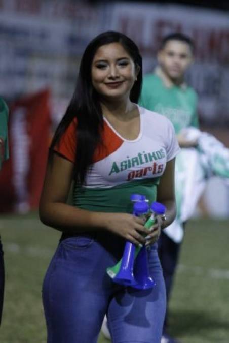 Bellas chicas llegaron al estadio del Honduras Progreso.