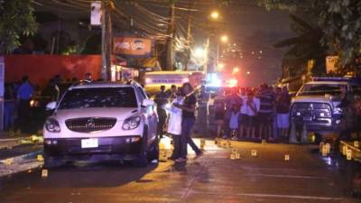 El doble crimen ocurrió en una transitada calle de la colonia San Pedro, a la par de la colonia San Carlos de Sula en el norte de Honduras.