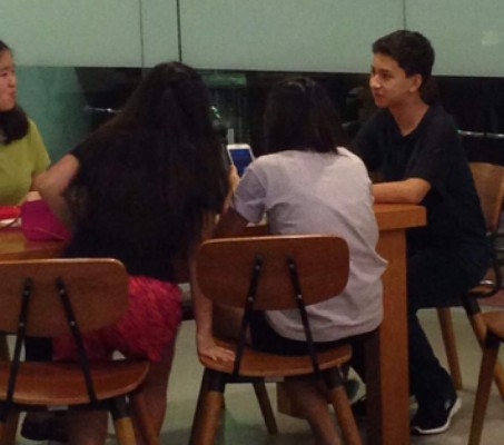 Impresiona habilidad de joven hondureño con el cubo 'rubik'