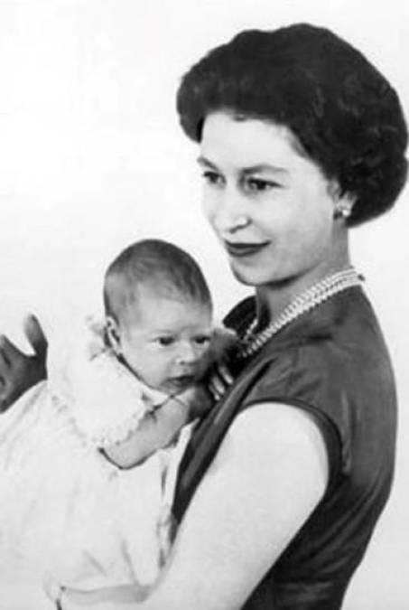 14 noviembre 1948.- Nace el príncipe Carlos, su primogénito y heredero al trono.