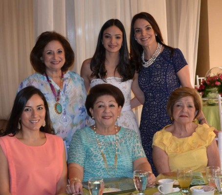 María Fernanda Bendeck despide su soltería