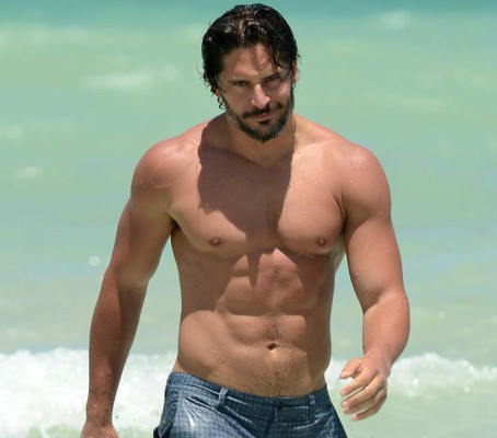 Joe Manganiello está orgulloso de haber superado su alcoholismo