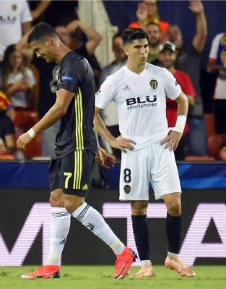 Cristiano Ronaldo se va del campo entre lágrimas. Foto AFP