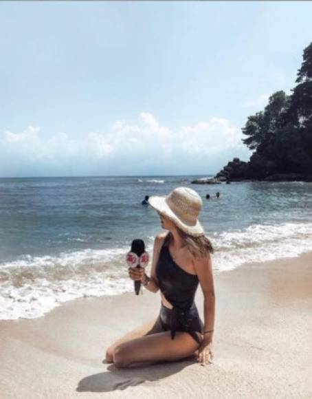 La presentadora de Televicentro Jennifer Girón se fue a trabajar en Punta Sal, y no desaprovechó la oportunidad para disfrutar del mar.