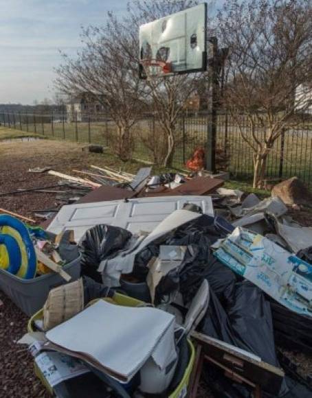 Aficionados han compartido este tipo de fotografías en la que muestran uno de los lugares en donde han visto dormir en la calle a Delonte West.