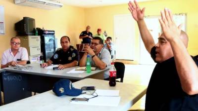Las autoridades se reunieron ayer por la mañana en las oficinas de Tránsito.