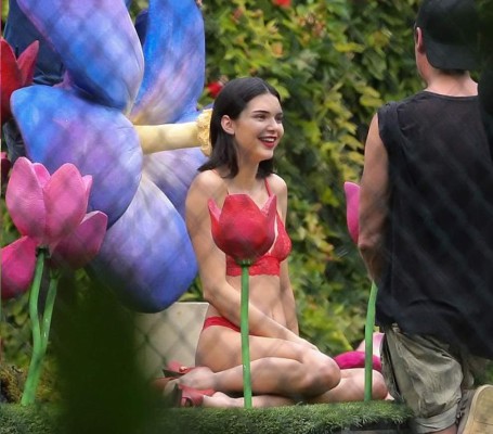 Kendall Jenner en sensual sesión de fotos  