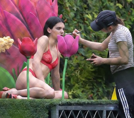 Kendall Jenner en sensual sesión de fotos  
